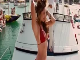 Celeb Kelly Brook nude and wet in Piranha 3D 2