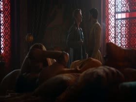 Game of Thrones nude and lesbian scene 9