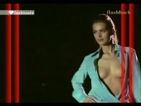 petra nemcova fashion show 11