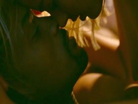 Margot Robbie Blonde , Kissing scene in Focus (2015) 19