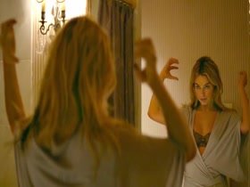 Margot Robbie Blonde , Kissing scene in Focus (2015) 2
