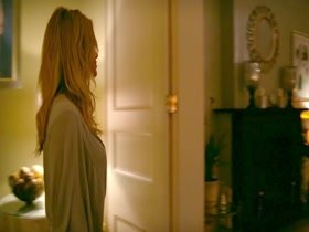 Margot Robbie Blonde , Kissing scene in Focus (2015) 6