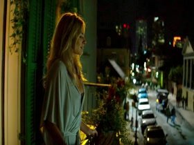 Margot Robbie Blonde , Kissing scene in Focus (2015) 9
