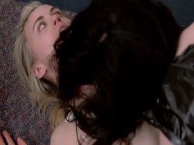 Laura Prepon, Taylor Schilling lesbian , kising scene in Orange Is the New Black S03E02 19