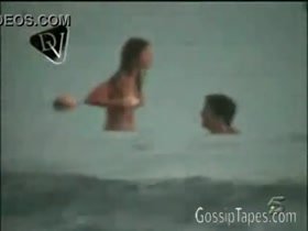 Daniela Cicarelli having sex in the sea 17