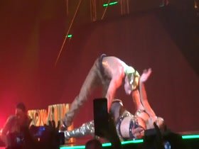 Nicki Minaj in Anaconda (Live) Paris, Zenith 14