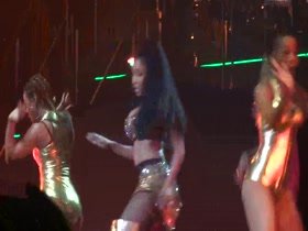 Nicki Minaj in Anaconda (Live) Paris, Zenith 17