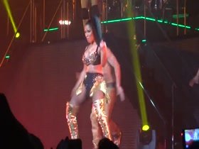 Nicki Minaj in Anaconda (Live) Paris, Zenith 19