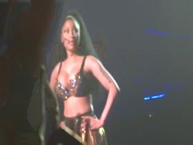 Nicki Minaj in Anaconda (Live) Paris, Zenith 3