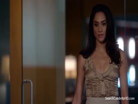 Meghan Markle cleavage , hot scene in Suits S05E02 19