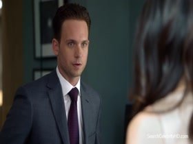 Meghan Markle cleavage , hot scene in Suits S05E02 5