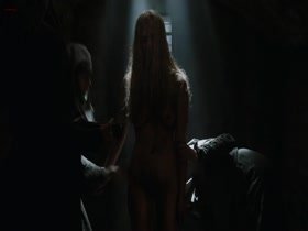 Lena Heady nude, boobs scene in Game of Thrones 1
