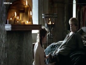 Emilia Clarke Esme Bianco Sahara Knite in Game of Thrones 4
