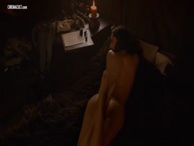Emilia Clarke & Rose Leslie in Game of Thrones 14