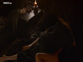 Emilia Clarke & Rose Leslie in Game of Thrones 16