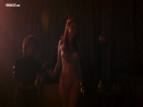 Emilia Clarke & Rose Leslie in Game of Thrones 18