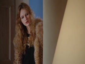 Christa Theret in Le bruit des glacon (2010) 7