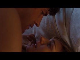 Natalie Portman Lingerie , Kissing in No Strings Attached 13