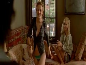 Brie Larson, Juno Temple in Greenberg (2010) 3