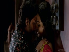 Vidya Balan hot, kissing scene in Ishqiya (2010) 11