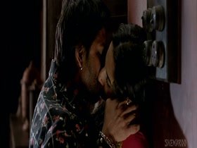 Vidya Balan hot, kissing scene in Ishqiya (2010) 15