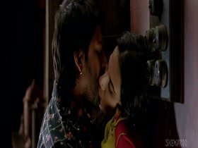 Vidya Balan hot, kissing scene in Ishqiya (2010) 17