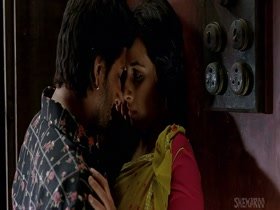 Vidya Balan hot, kissing scene in Ishqiya (2010) 2