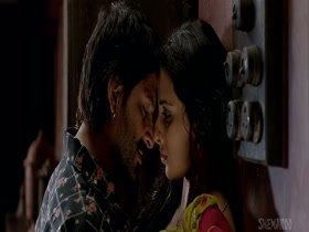 Vidya Balan hot, kissing scene in Ishqiya (2010) 6
