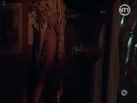 Penelope Cruz in Serie rose.Elle et lui (1991) 20