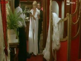 Barbara Bouchet in Per Favore Occupati di Amelia (1981) 15