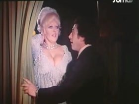 Barbara Rey in Virilidad a la española (1977) 20