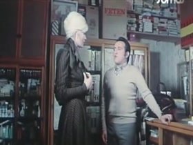 Barbara Rey in Virilidad a la española (1977) 3