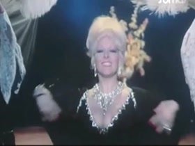 Barbara Rey in Virilidad a la española (1977) 9
