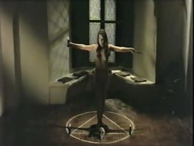Jenny Llada in Inquisicion (1976) 13