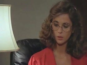 Alejandra Grepi in El rollo de septiembre (1985) 9