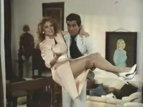 Alejandra Grepi in Playboy en paro (1984) 2