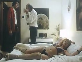 Mabel Escaño in El poderoso influjo de la luna (1980) 8