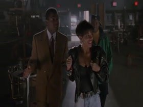 Halle Berry , Anne-Marie Johnson in Strictly Business 19