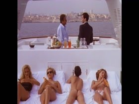 Girls Topless in Milliardi (1991) 3