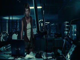 Milla Jovovich in Resident Evil: Extinction (2007) 17