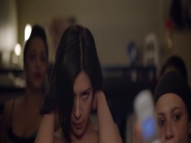 Adele Exarchopoulos Lingerie , Sexy Dance In perdument (2016) 5