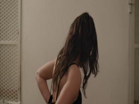 Adele Exarchopoulos Black Lingerie , Strips In perdument (2016) 11
