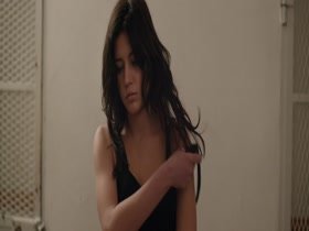 Adele Exarchopoulos Black Lingerie , Strips In perdument (2016) 5