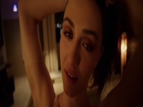 Madeline Zima cleavage, hot scne in Stuck (2014) 19