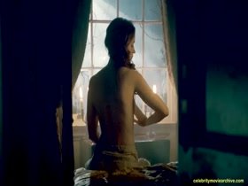 Emily Blunt nude, side boobs scene In The Wolfman 1
