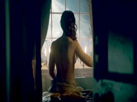 Emily Blunt nude, side boobs scene In The Wolfman 4