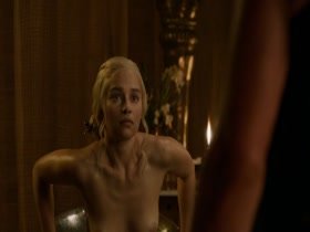 Emilia Clarke naked bath 17