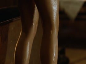 Emilia Clarke naked bath 19