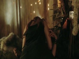 Eliza Taylor & Jessica Harmon Lesbian Sex in The 100 (No Music) 5
