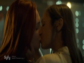 Dominique Provost-Chalkley & Katherine Barrell kissing, Lesbian in Wynonna Earp 12